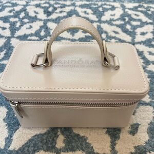 Pandora creme Leather Jewelry travel jewelry case!